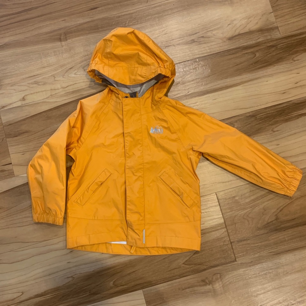 REI rain jacket 2T great condition light weight